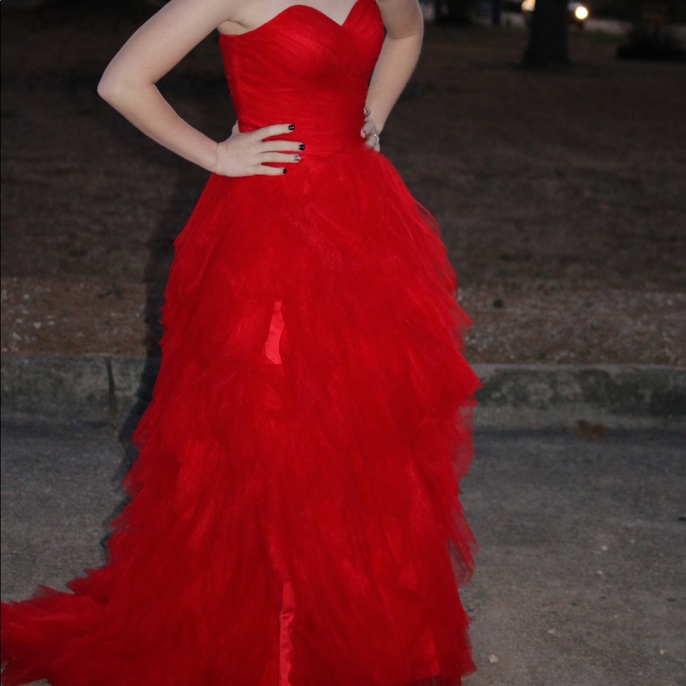 Prom Dress. Strapless. Sweetheart.